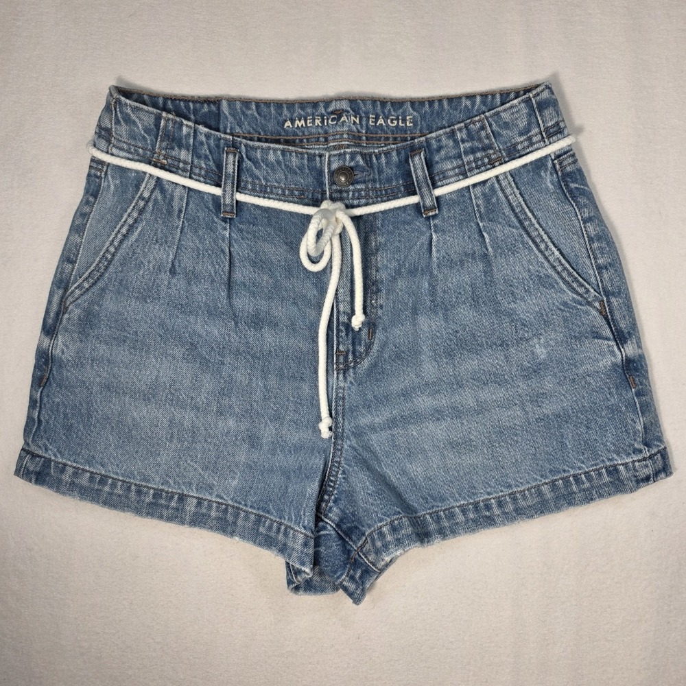 American Eagle Pleated High Rise Mom Shorts Light Wash Denim Women's Size 8